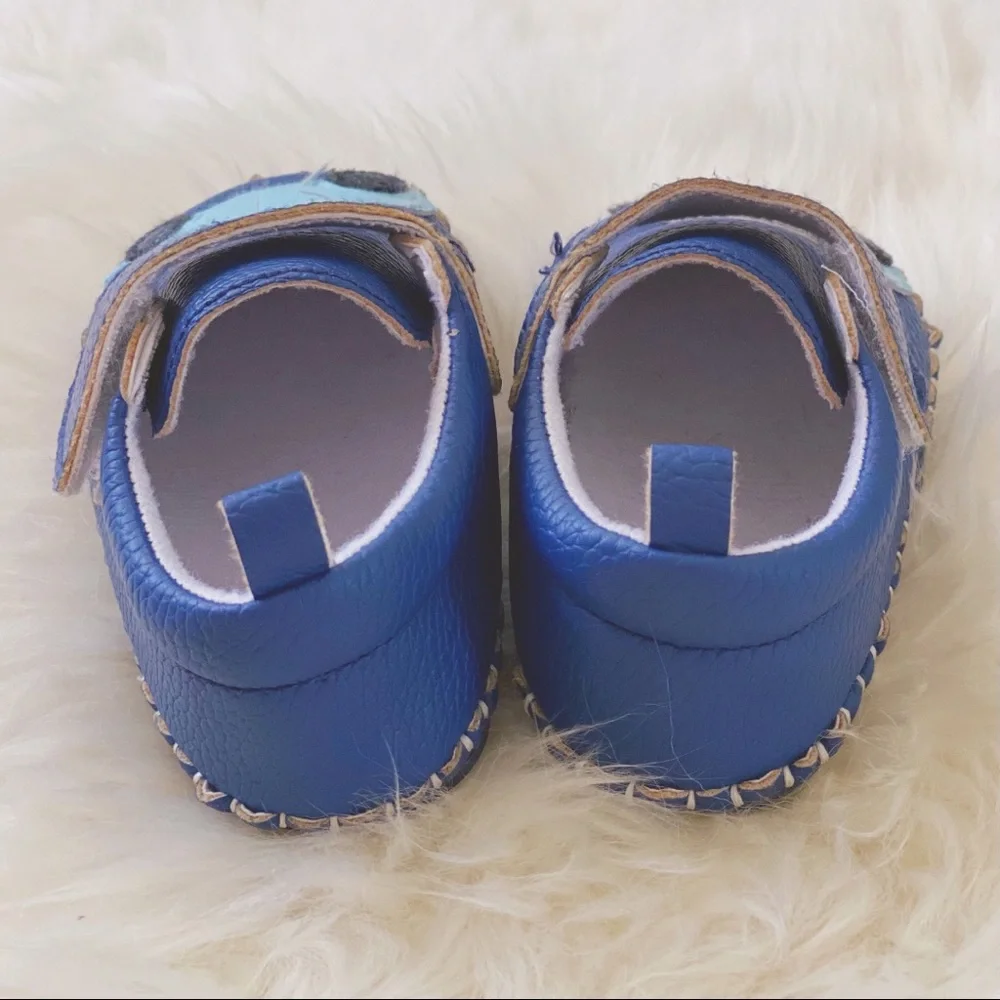 Non slip infant shoes with cars